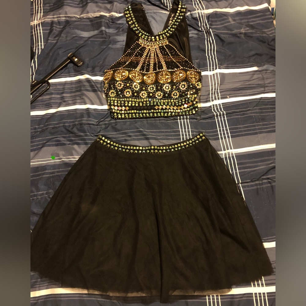 My daughter worm this to homecoming and she not going ever wear again